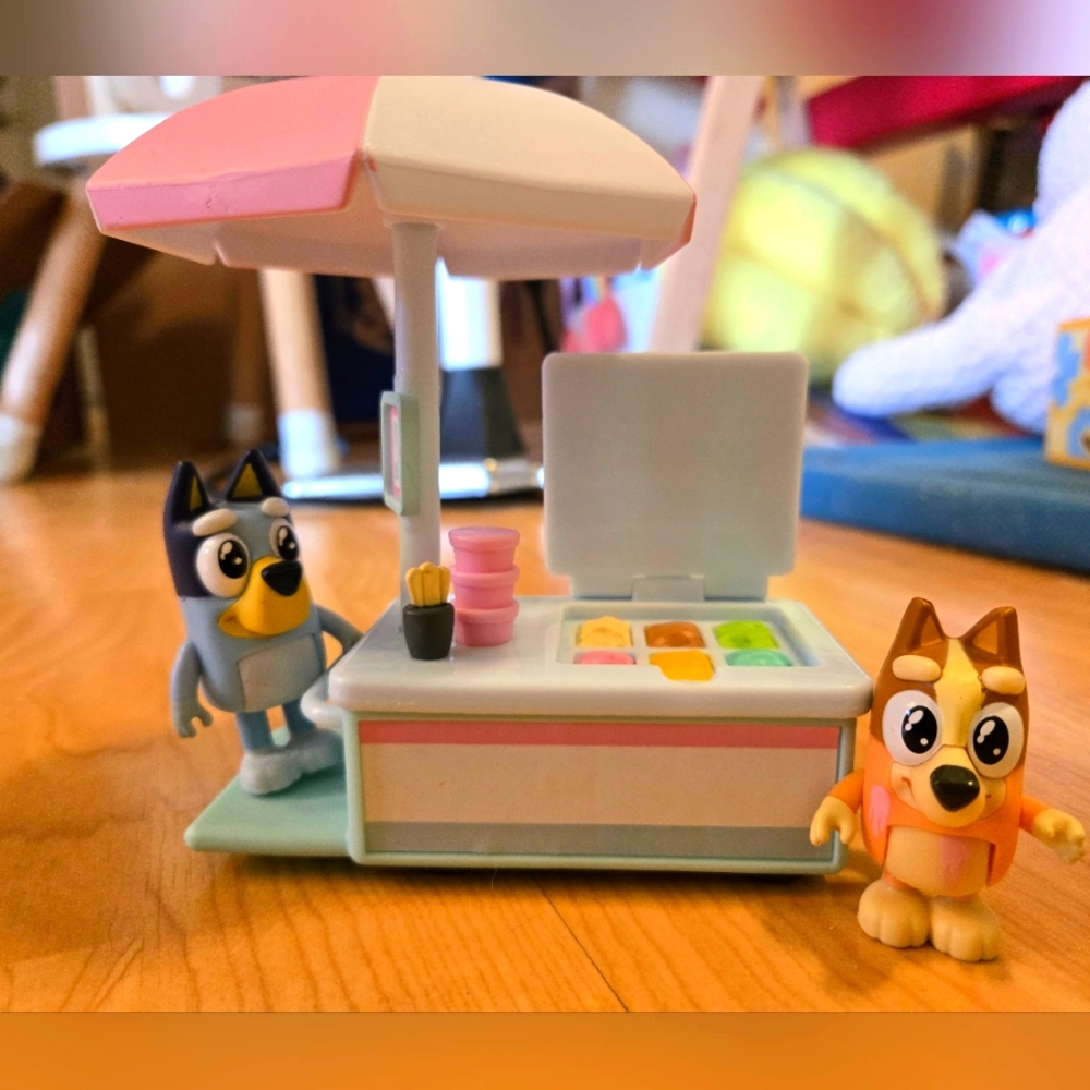 Bluey Ice Cream Cart Playset with Figures